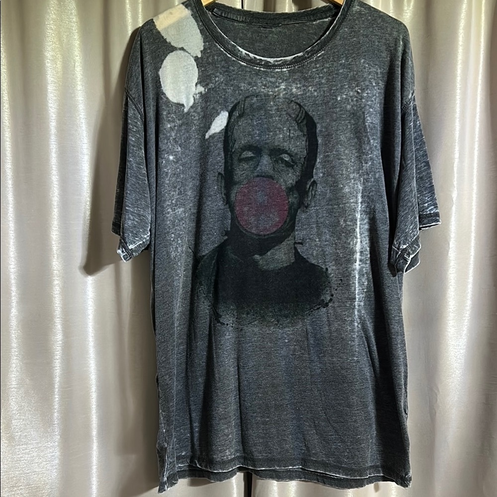 Gray Short Sleeve Tees with Graphic Designs